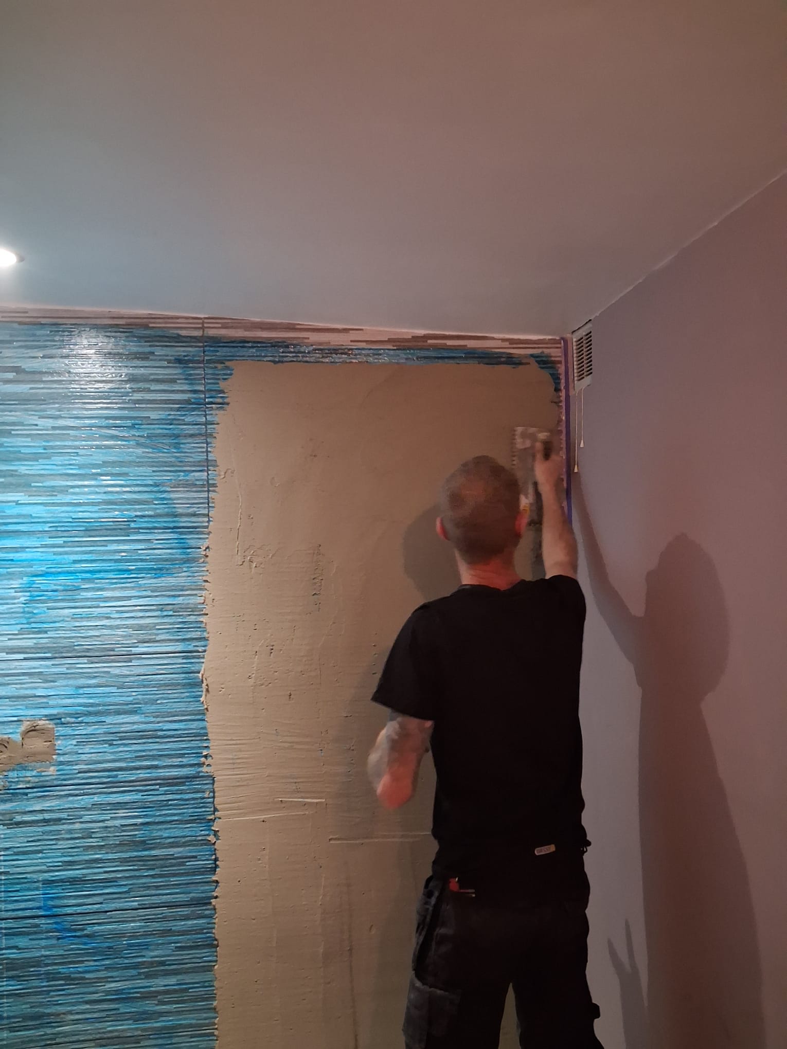 Technicien — préparation murs douche